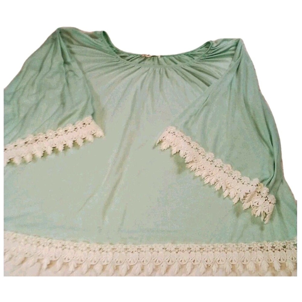 Women's Boutique Mint  Oversized Lace Accent On Sleeves Size Medium‎